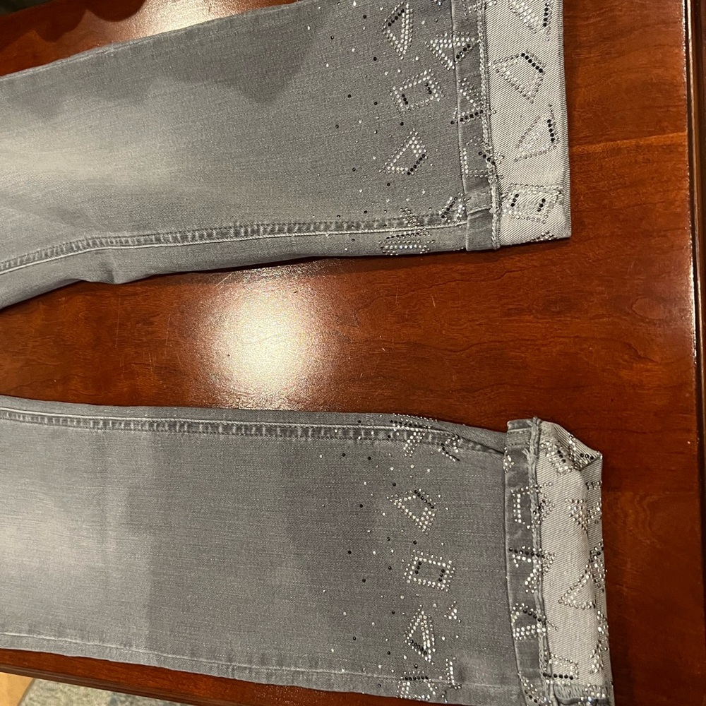 Frank Lyman Design Silver Embellished Cropped Jeans